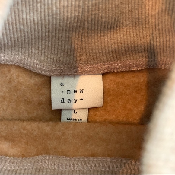 A New Day mock neck crop sweatshirt - Picture 2 of 3